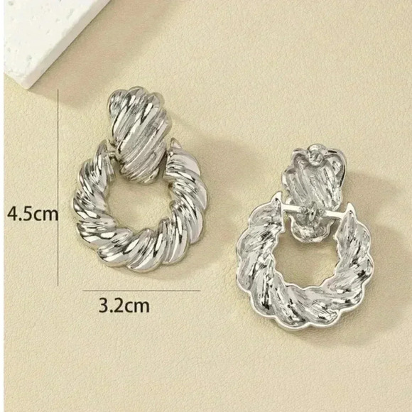Silver Twist texture drop earrings chic trendy contemporary - Picture 2 of 2